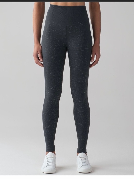 lululemon athletica Pants - lululemon athletica free to flow 7/8 tight in blue tied/white